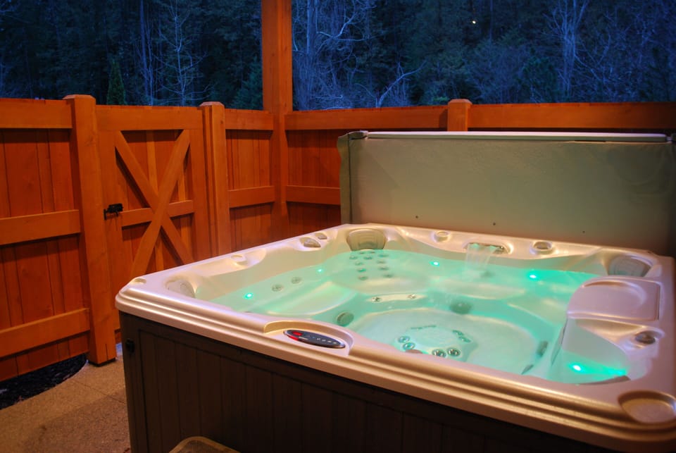 Hot tub/Jacuzzi with lightshow