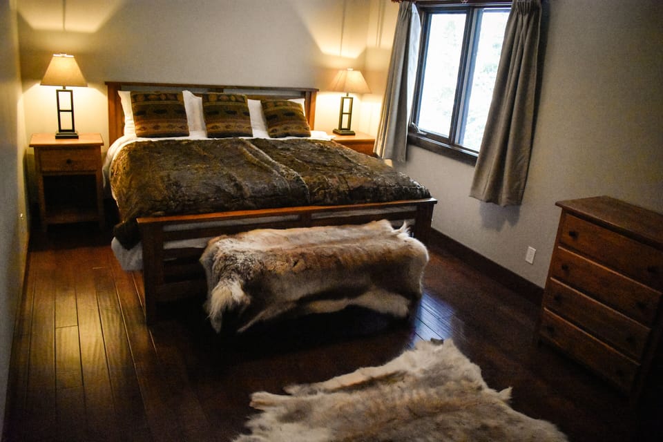 Second bedroom, with a king size bed