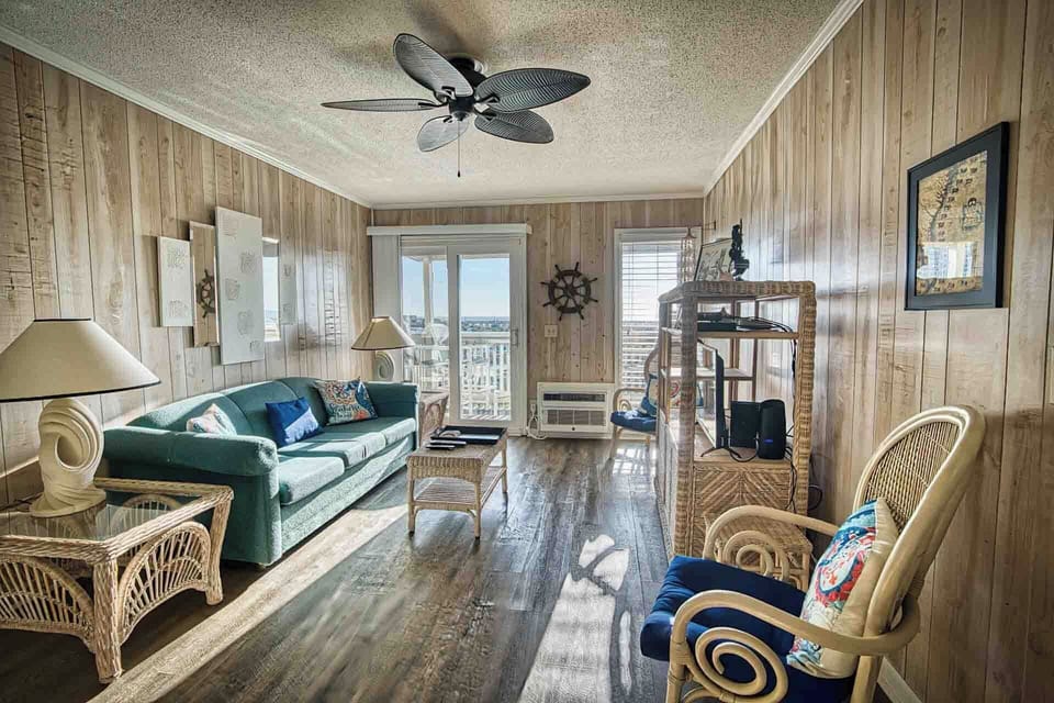 Living room with pull out sofa bed!