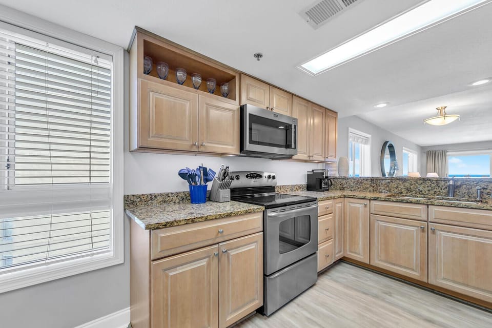 Updated Kitchen - Keurig and Regular Coffee Maker