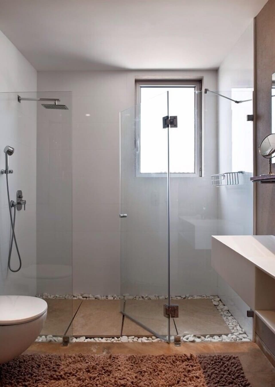 Ensuite bathroom of queen size bedroom on second floor