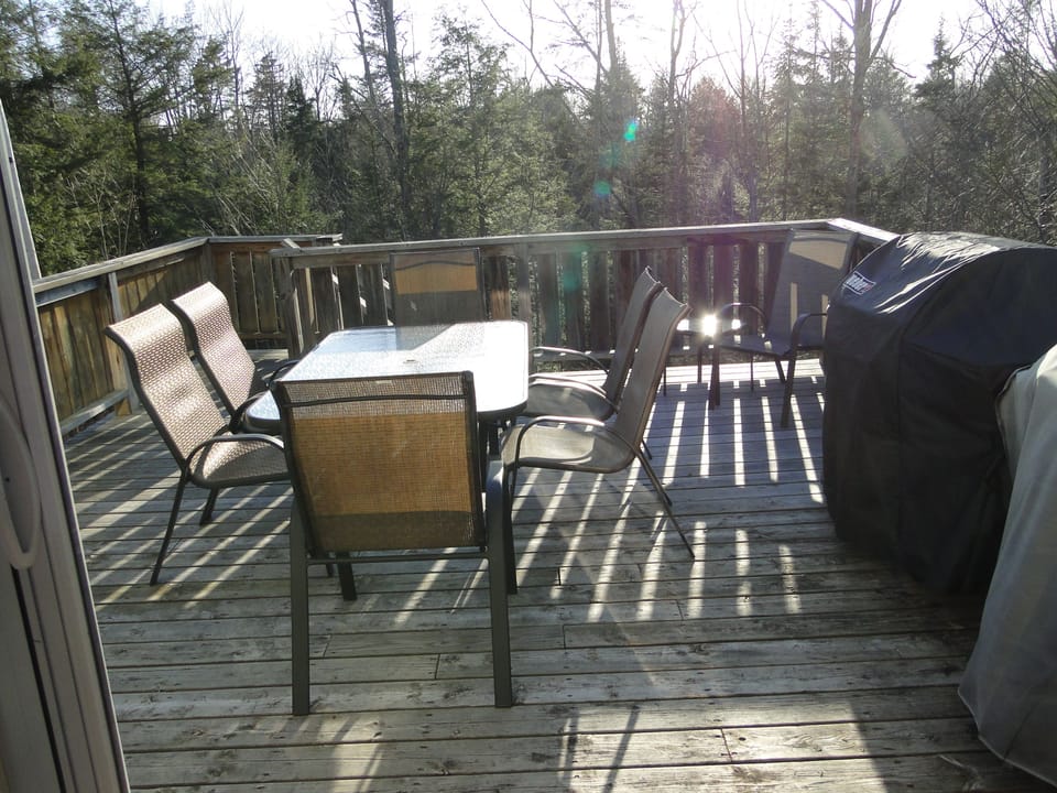 Relaxing deck that overlooks a quiet wooded yard and is equipped with 2 grills.