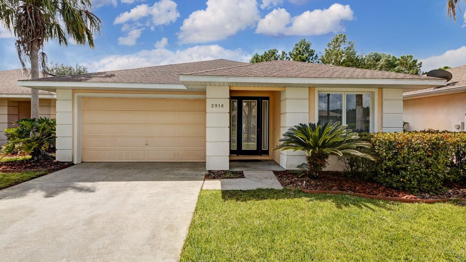 2916 Sunset Vista Court is well maintained and is fully air-conditioned.