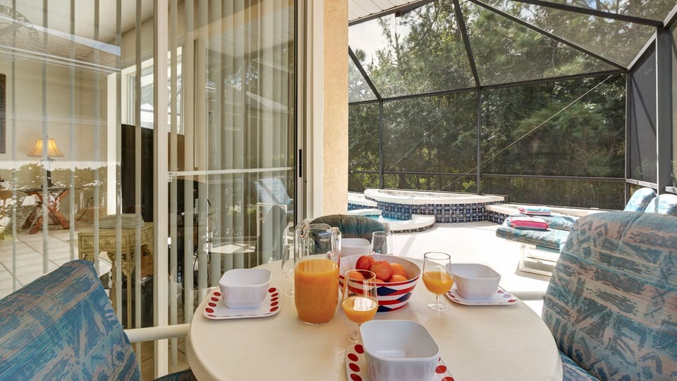 Shaded covered area near the pool is idea for breakfast, lunch and dinner !
