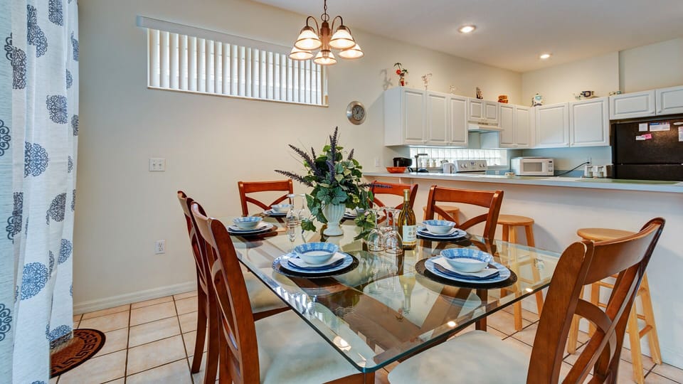 Formal dining area near to the kitchen and breakfast bar