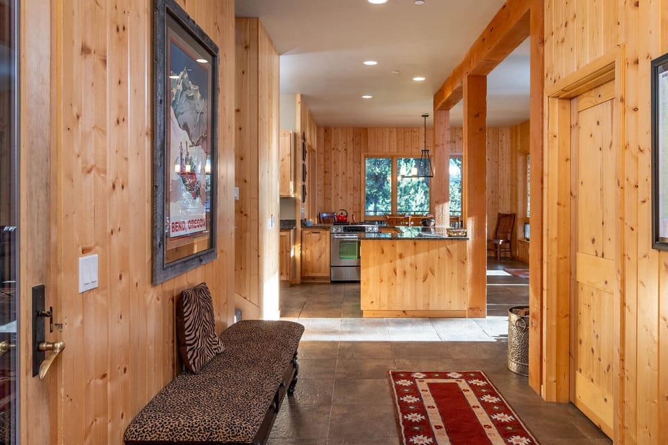 Creekside Cabin entry