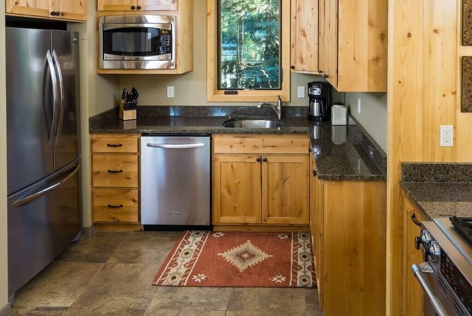 Well-appointed chef's kitchen with professional JennAir stove
