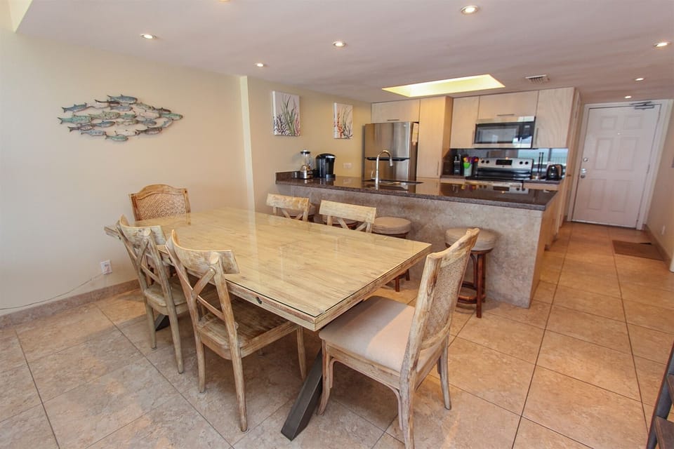 Dining Area with extra Seating