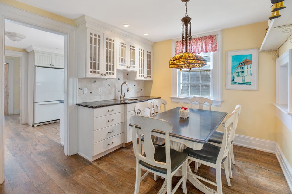 breakfast room