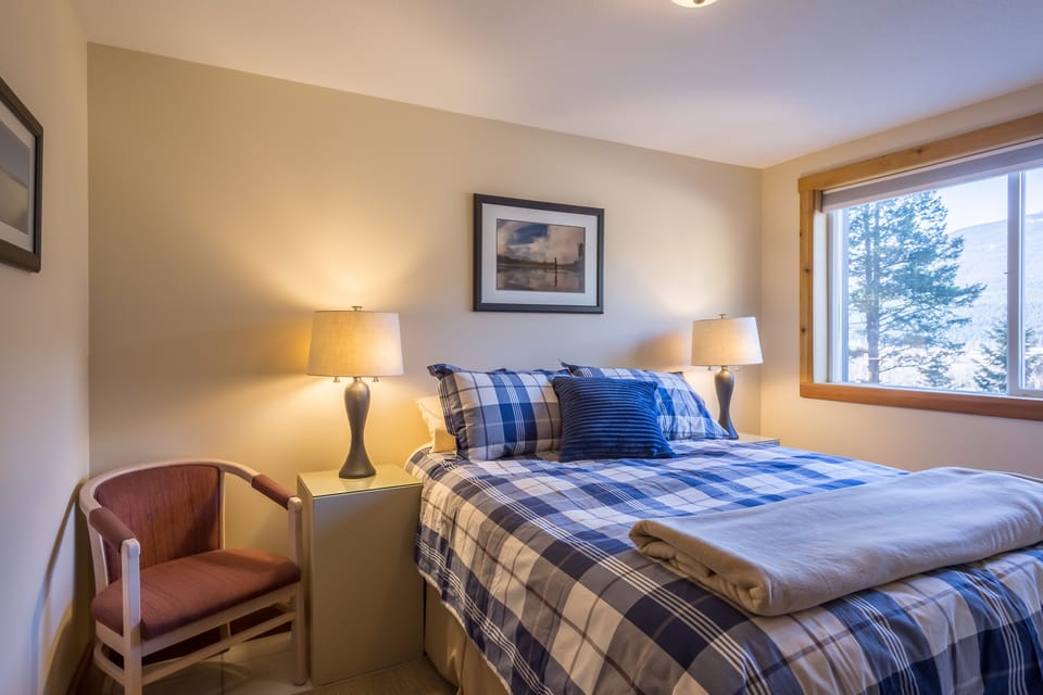 Main floor bedroom with Queen bed and Purcell mountain views.