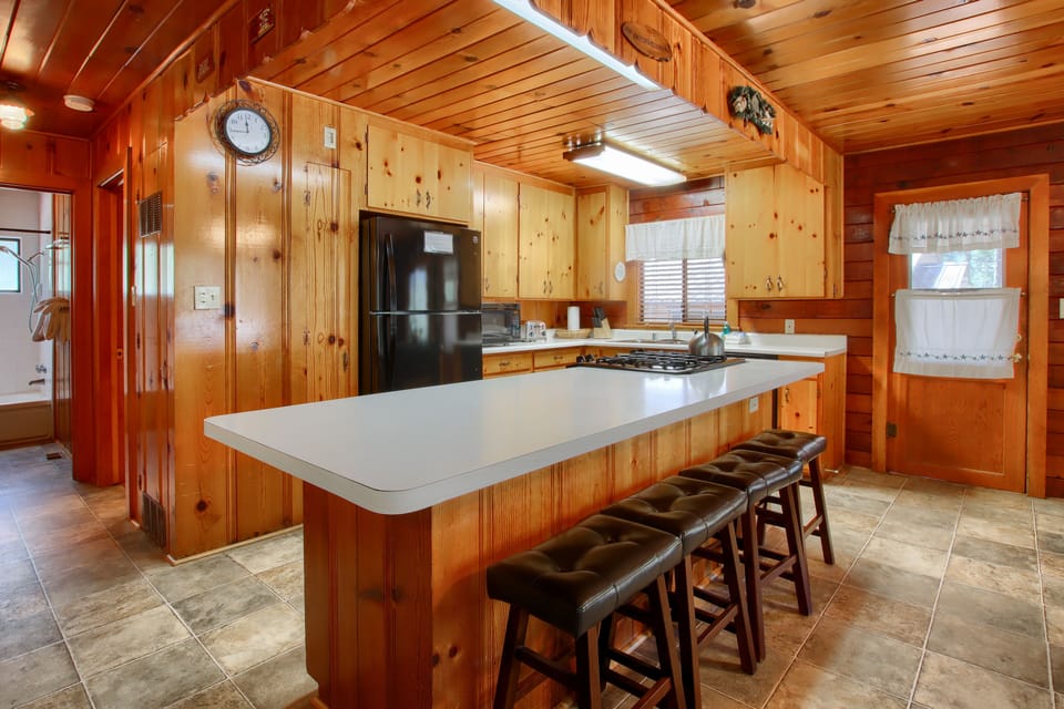 Kitchen with sitting for four