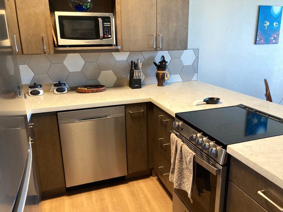 Newly Remodeled, Fully Stocked Kitchen