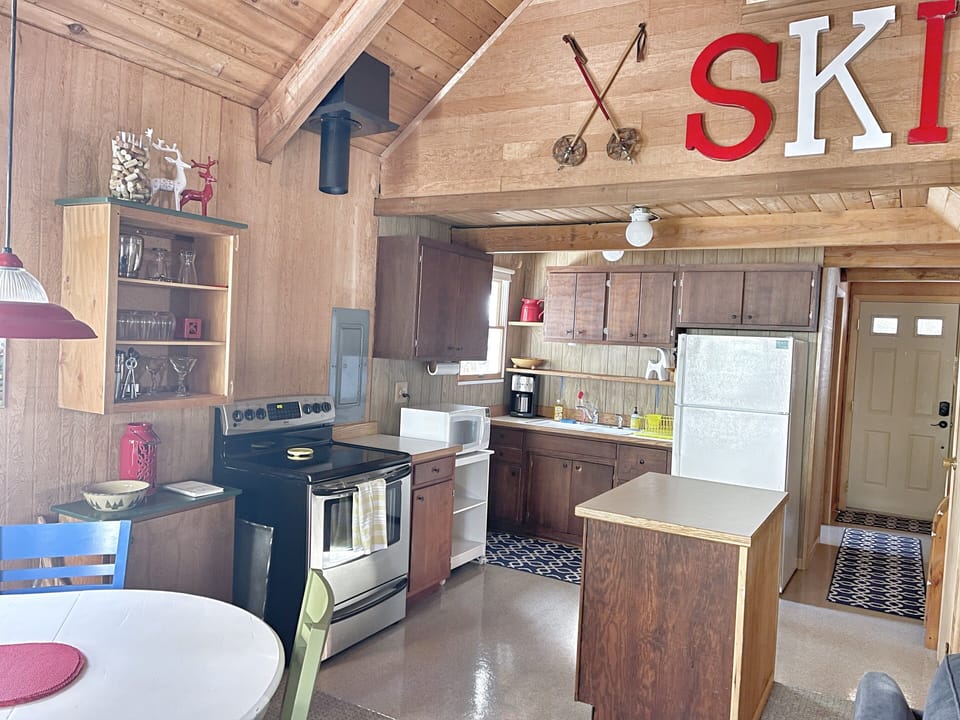Fully stocked kitchen and bar