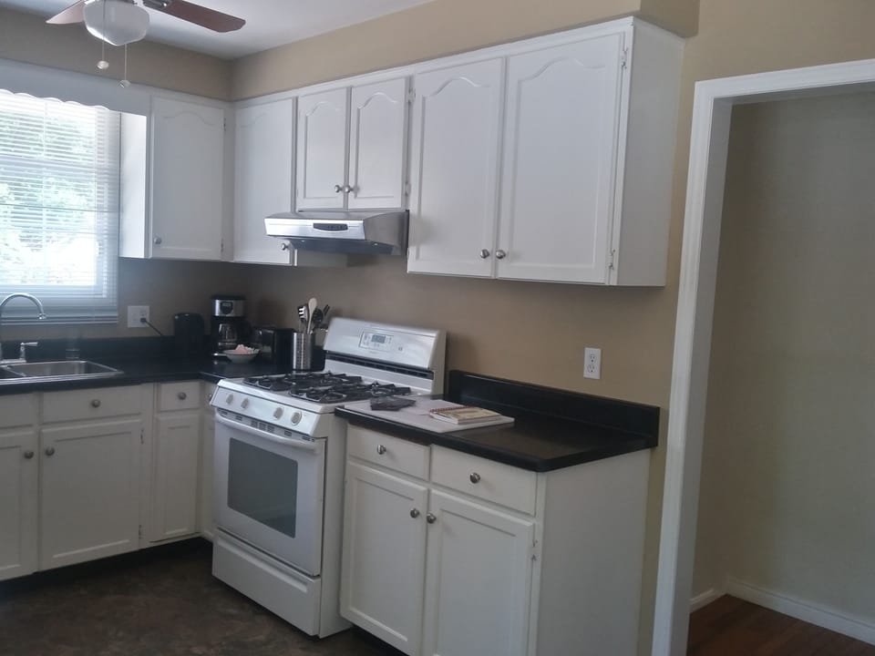 KITCHEN WITH GAS RANGE