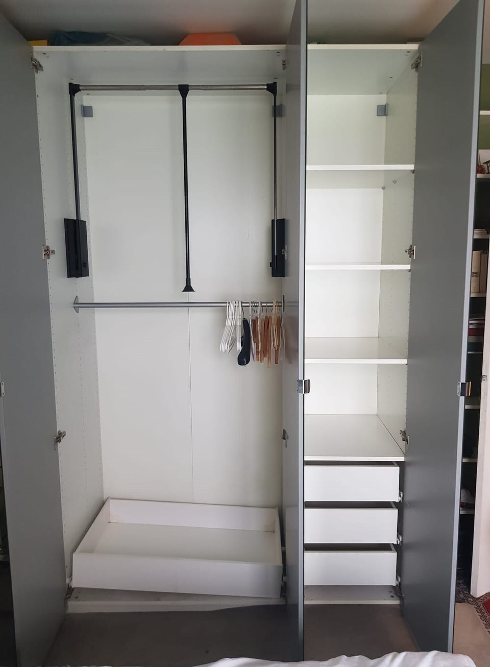 Master bedroom clost: Completely emptied to put your belongings