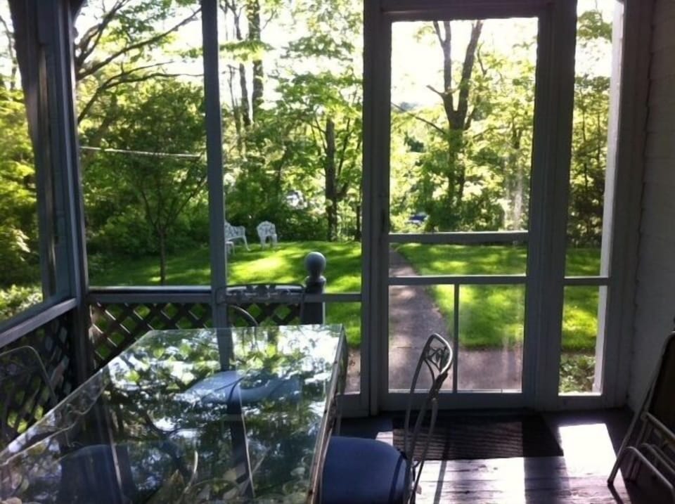 screened porch eating area