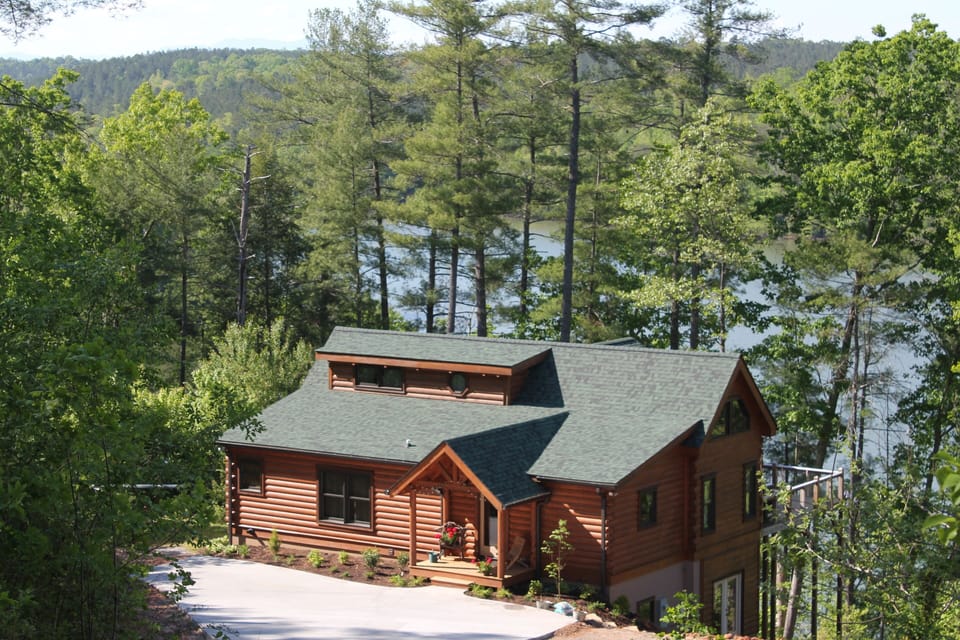 Welcoming View of Cabin and Lake