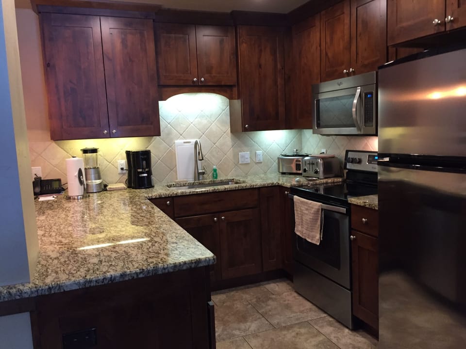 Fully stocked kitchen, with serving for 6-8 people