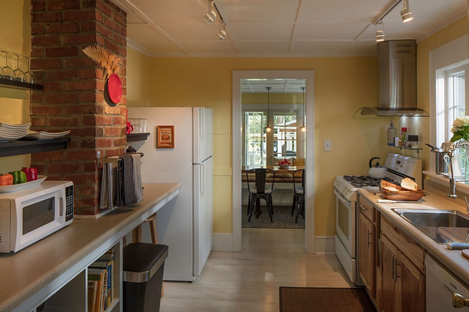 Fullly Stocked  Updated Kitchen