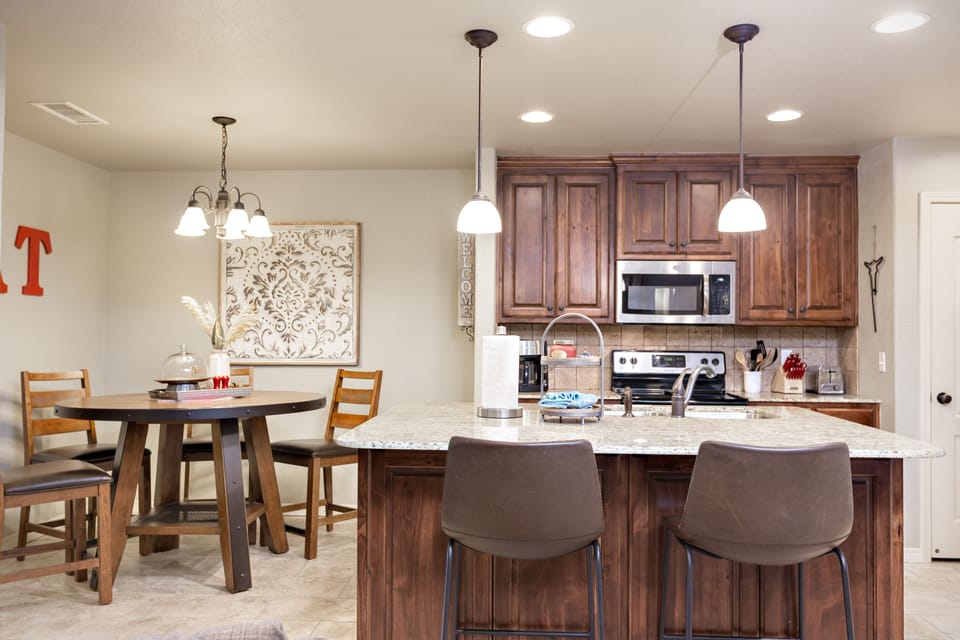 Fully stocked kitchen and seating for 6