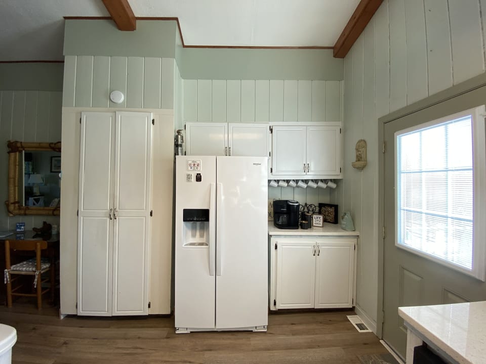 NEW: floor, refrigerator/icemaker, Keurig Duo, large pantry, all the essentials