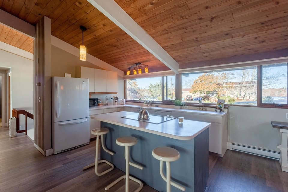 Kitchen with all the amenities.