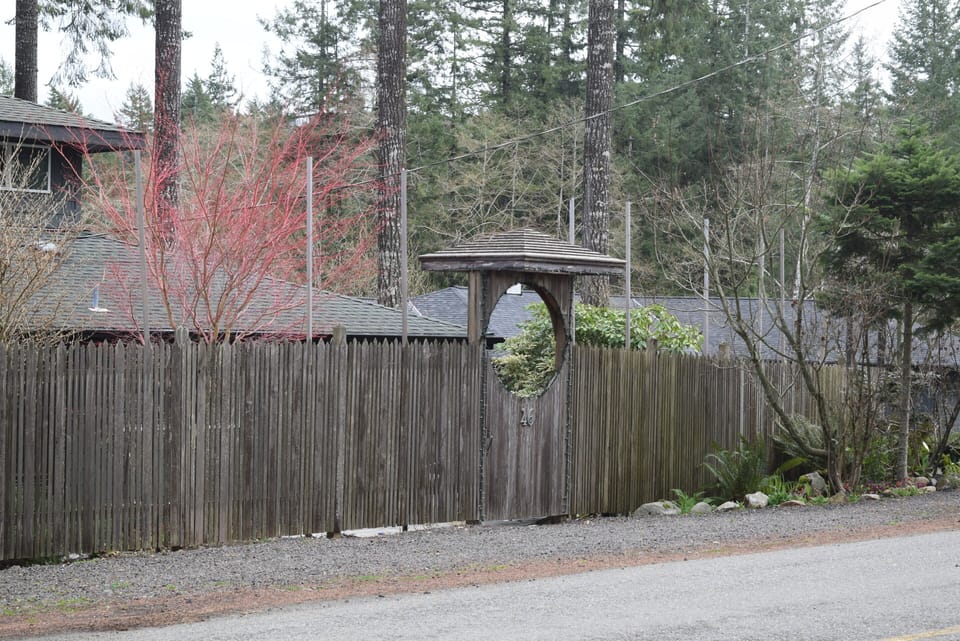 Kings Cove beach rental gate view from the street.
