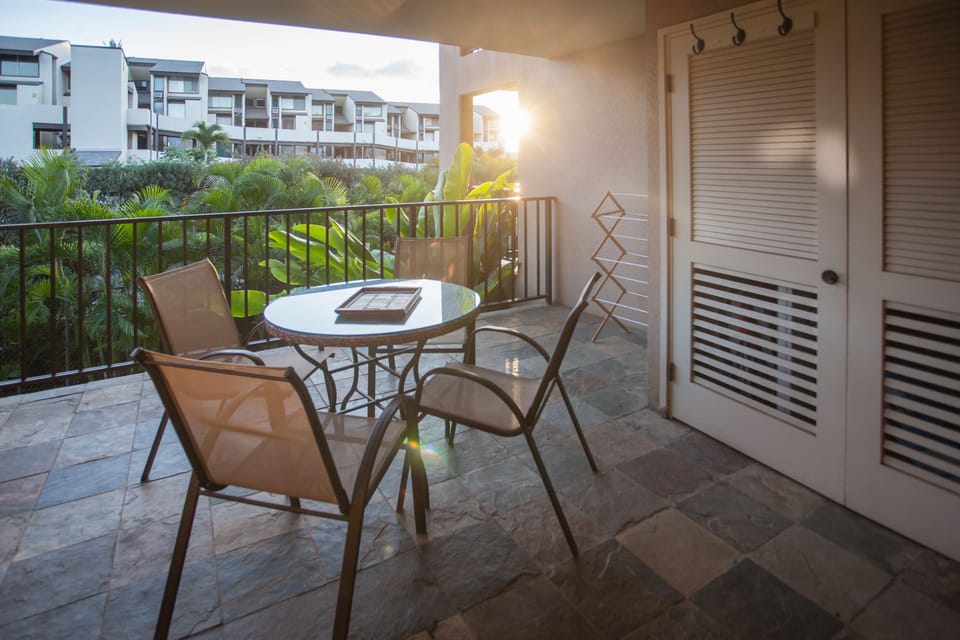 Large lanai 166 sq ft easily holds 4+ guests, 80% of the lanais are only 69 sqft