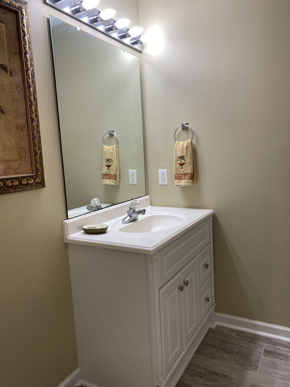 First floor bath off master bedroom
