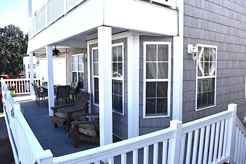 Spacious first level front deck
