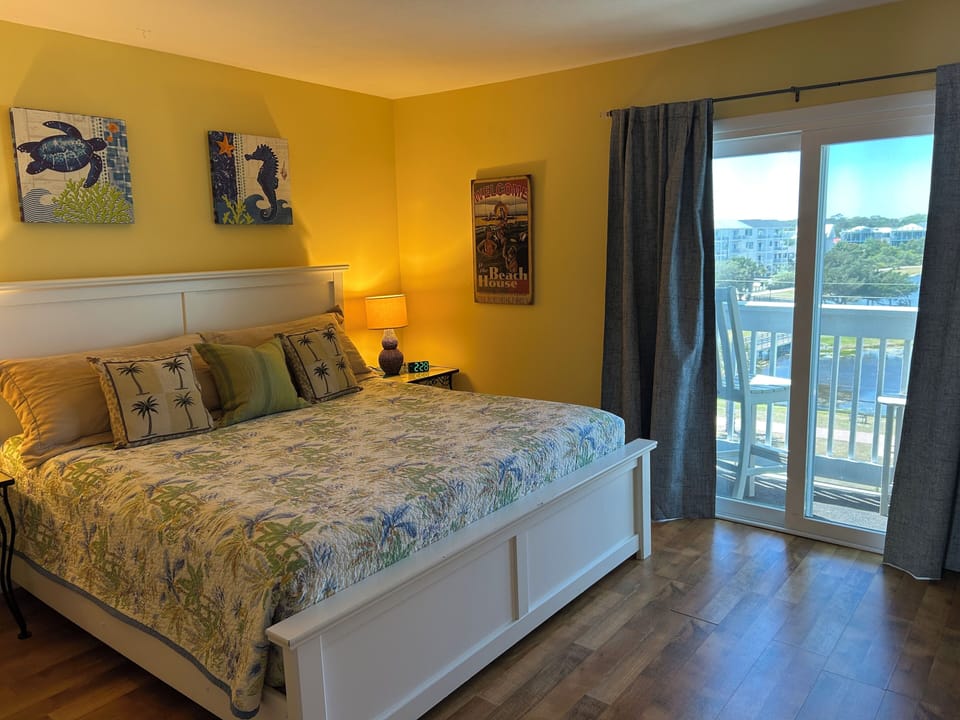 Bedroom with King Size Bed and patio overlooking the lake