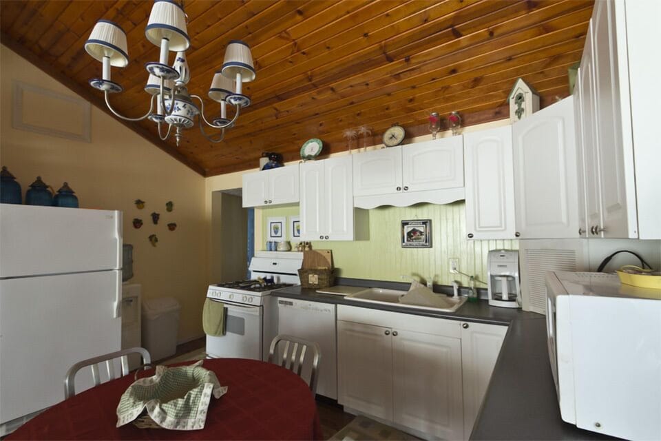 Kitchen remodel upgraded appliances to stainless 