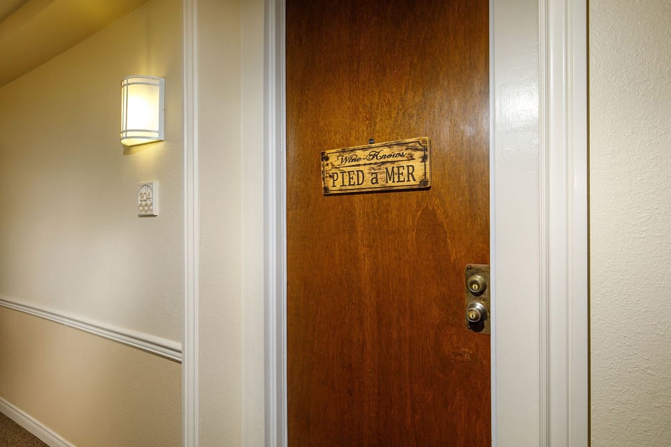 Pied a Mer awaits you....