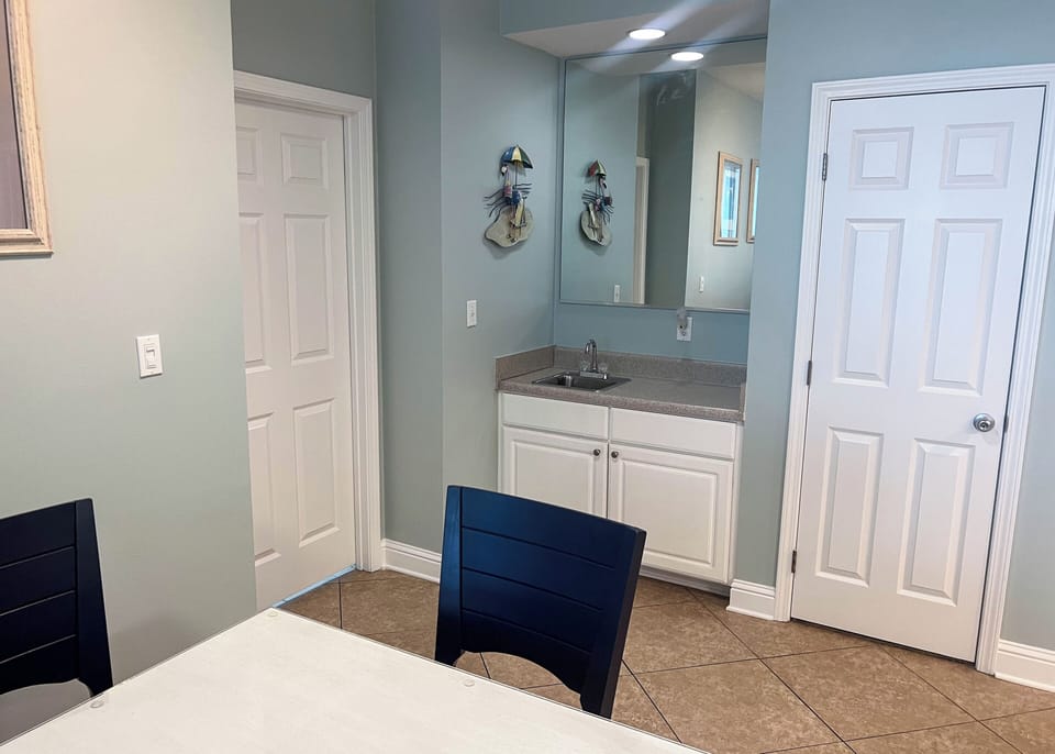 Dining room area has bar and sink.