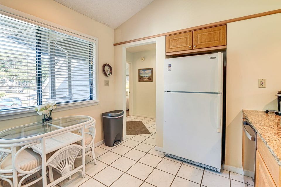 Kitchen and breakfast nook