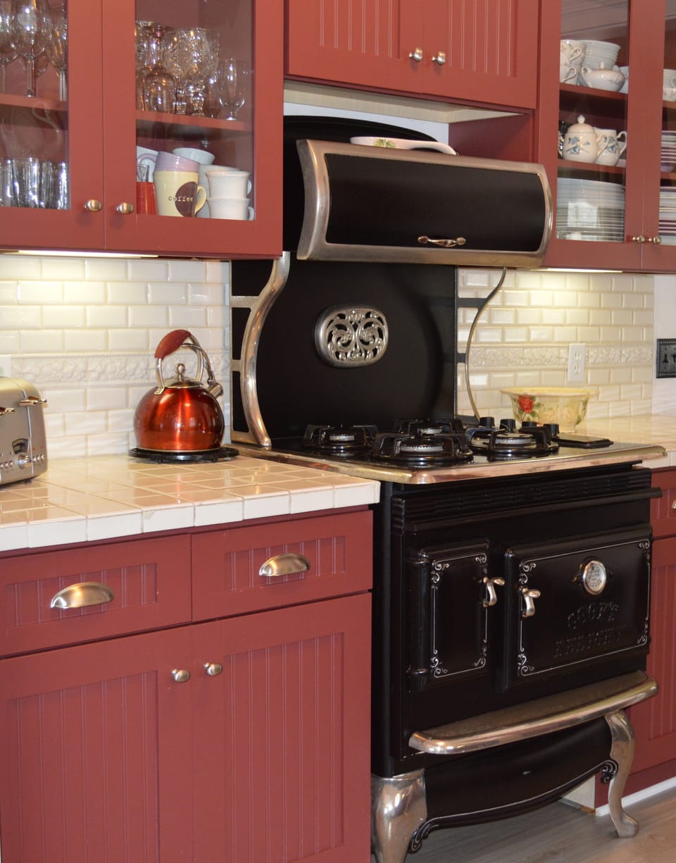 Wonderful reproduction Elmira, gas stove & convection electric oven,turkeys fit!