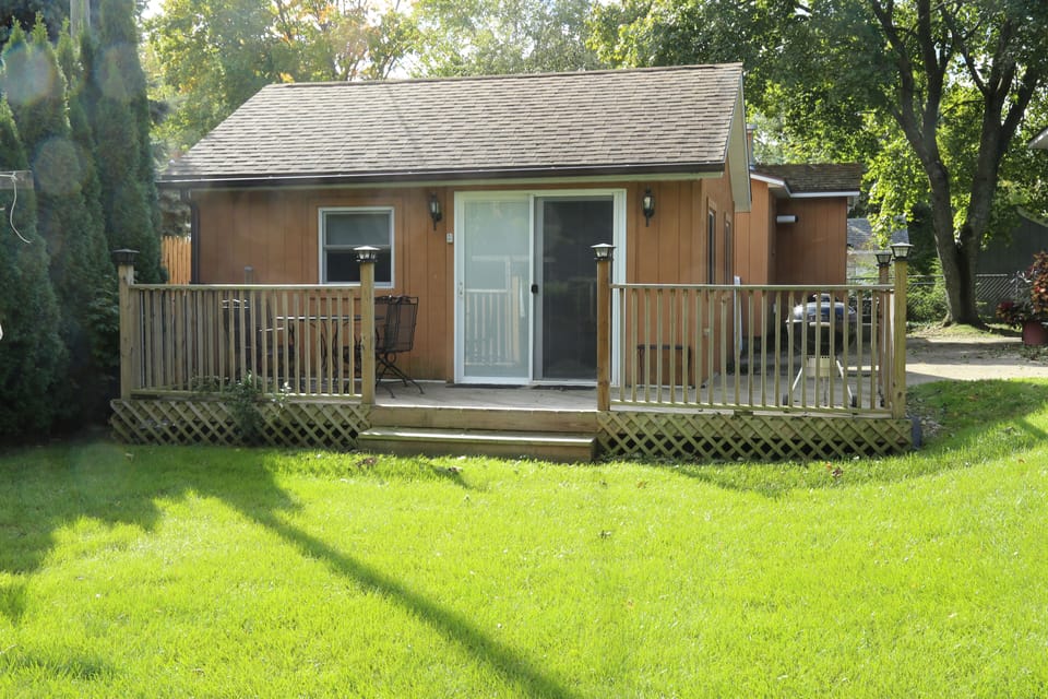 COTTAGE DECK