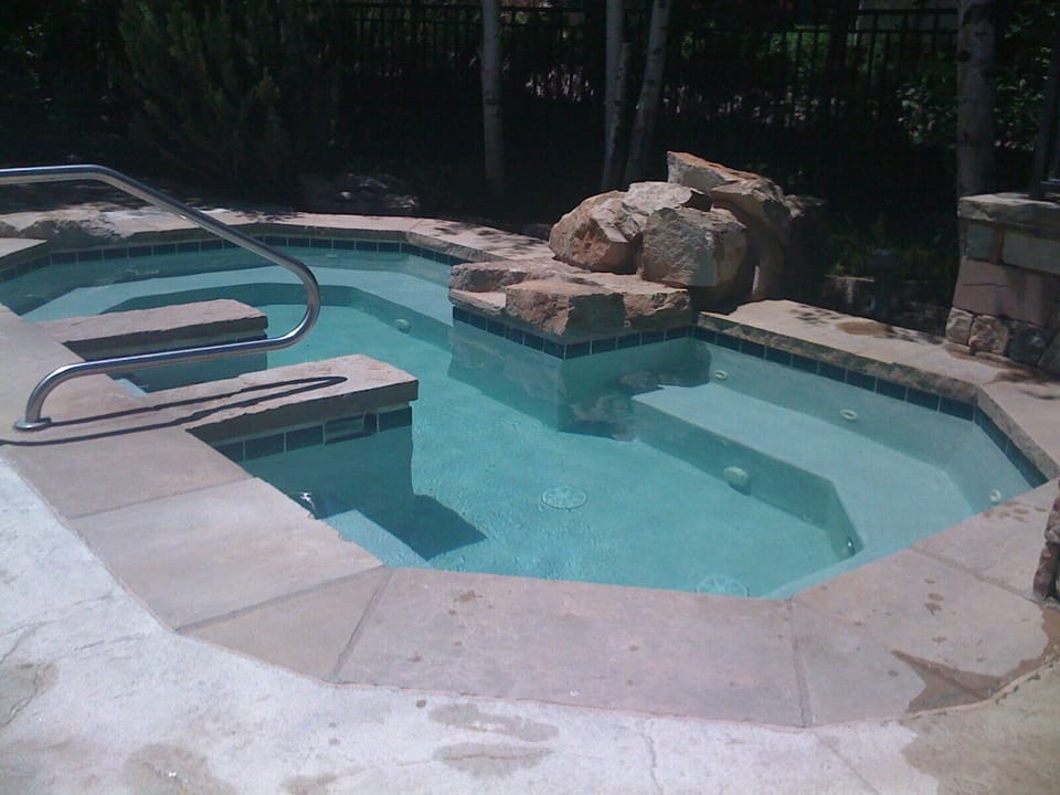HOT TUB