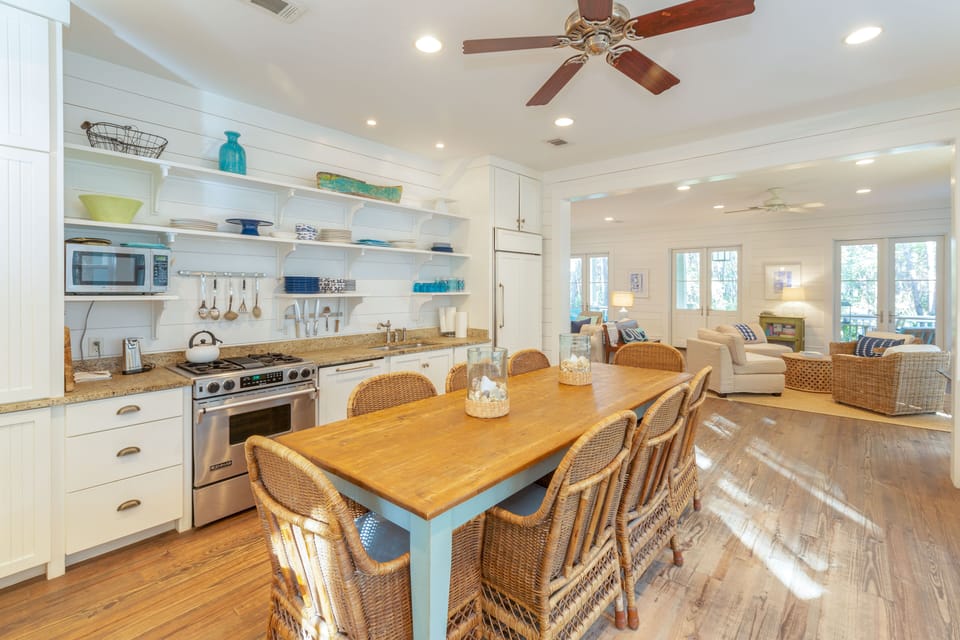 Dine in kitchen with view to living area