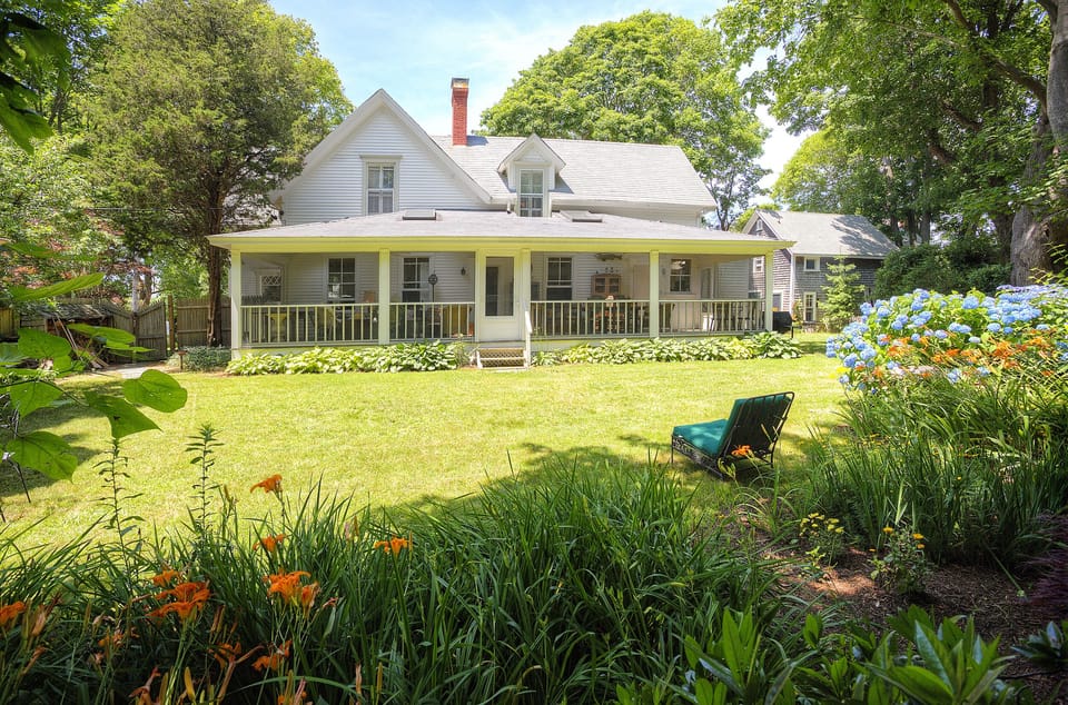 Sea Captains House with screened in porch and yard