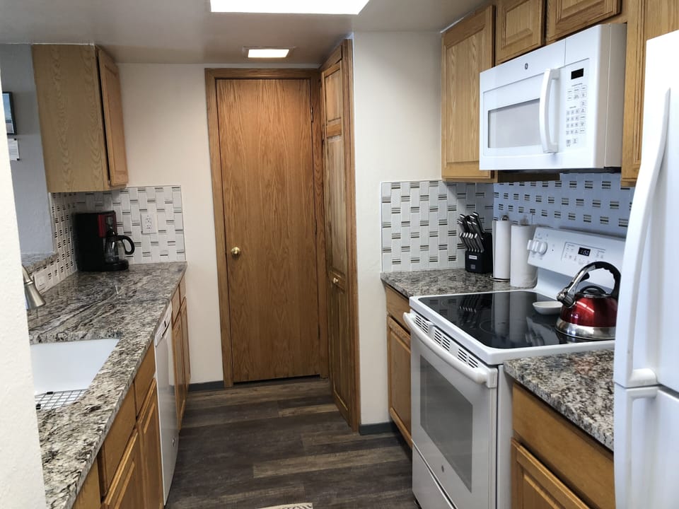 Kitchen- Fully stocked
