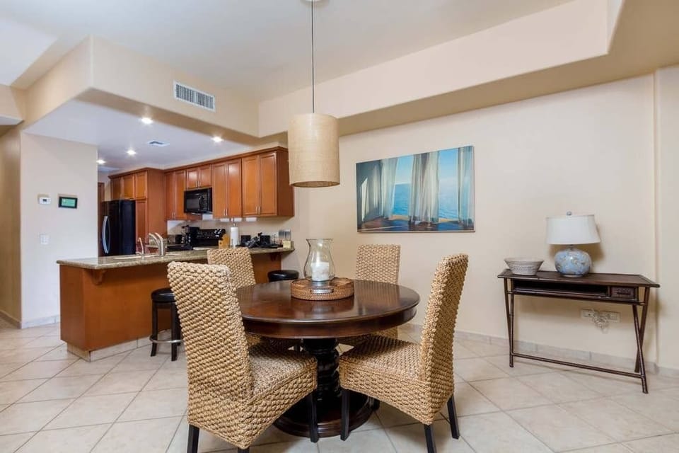 Dining Area (1)