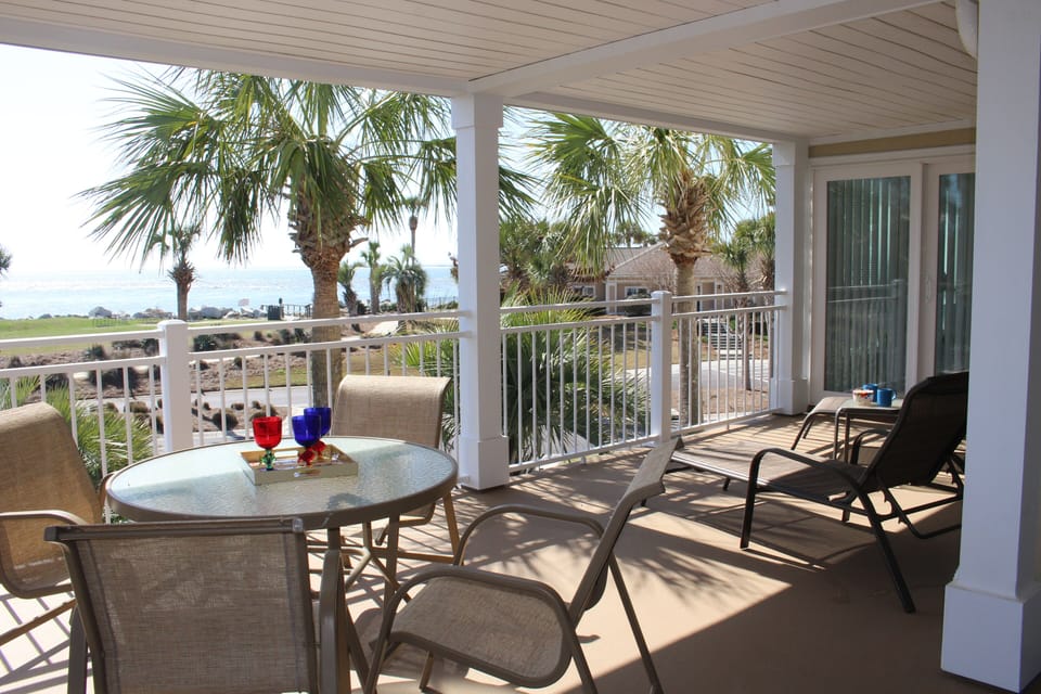 Large private corner deck