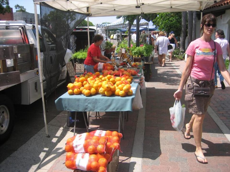 Sunday Farmer's Market in downtown