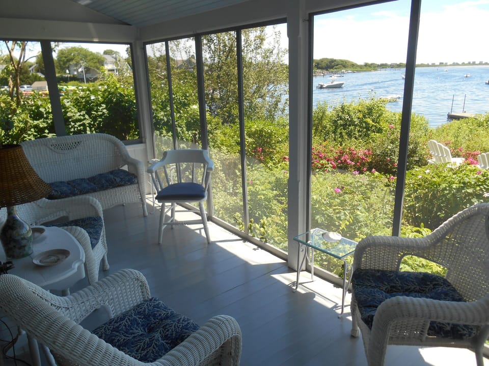 Screened porch - perfect for cocktails while enjoying view and sea breeze