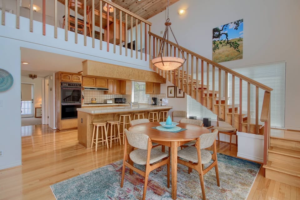 Spacious home, lights of light with large loft  2/twin beds and full bath.