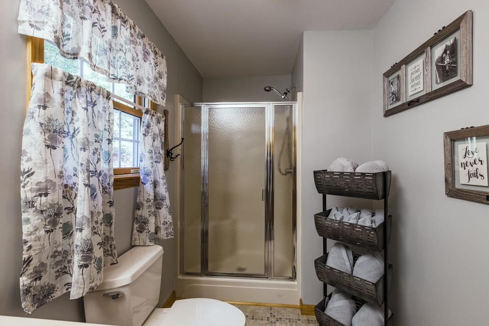 Towels and washcloths are provided.