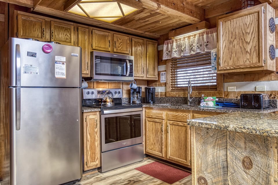 Wears Valley Pet Friendly Cabin "Old Glory" - Fully furnished kitchen