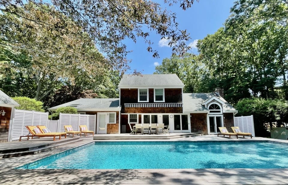 4-bedroom house + separate pool house