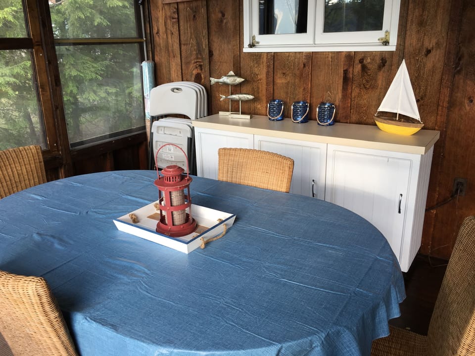 Screen porch dining area